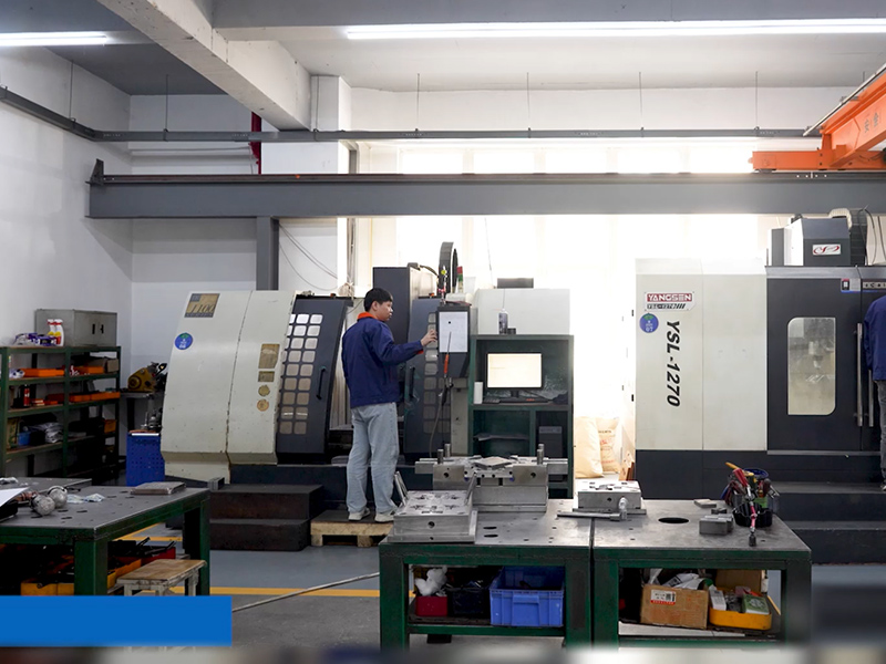 Advanced CNC Mold Making for Custom Plastic Component Manufacturing